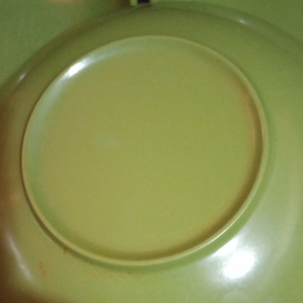 Modern Green Dinnerware Set with Minimalist Design - Picture 2 of 4